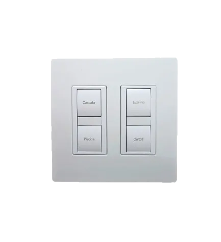 Keypad Xcene no formato 4x4 branco, com quatro botões gravados a laser (Cascata, Externa, Piscina e On/Off)